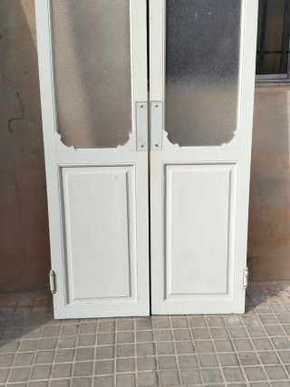Puertas antiguas de madera y cristal