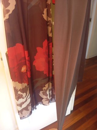 Oferta Vestido largo marrón con estampado floral