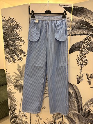Pantalón fluido rayas Stradivarius Talla S