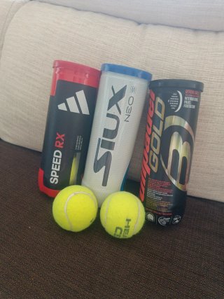 11 Pelotas de Pádel usadas.