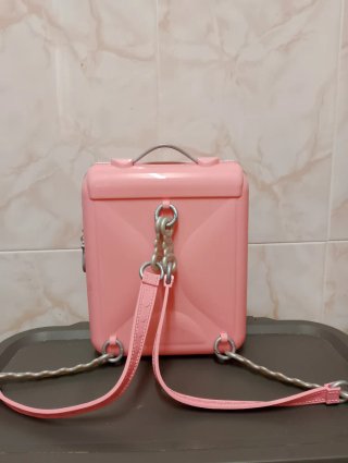 Mochila de juguete rosa