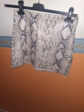 Minigonna in ecopelle stampa animalier
