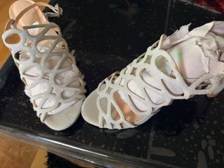 Zapatos de tacón plateados menbur