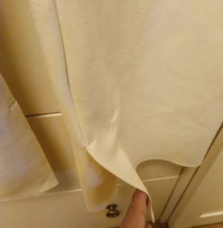 Pantalones MANGO Talla M blancos abertura bajos.