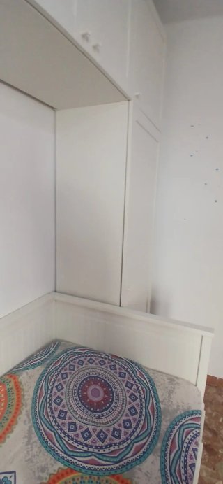 Dormitorio Ikea con Cama y Armario