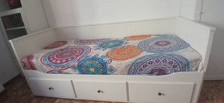 Dormitorio Ikea con Cama y Armario