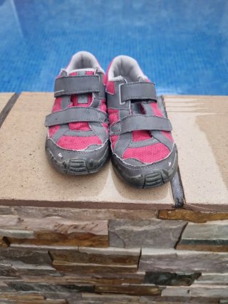 Zapatillas Quechua Rosa y Gris N31