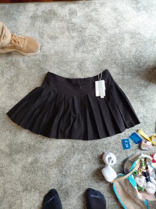 Falda Negra Plisada Chic Republic