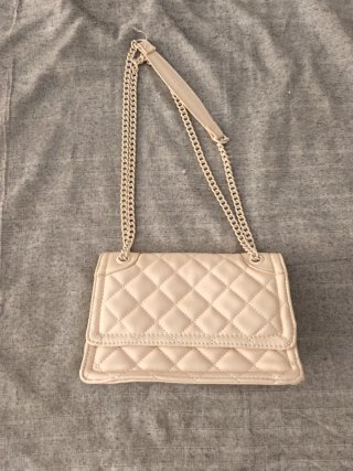 Bolso Acolchado Beige con Cadena