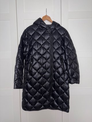Abrigo impermeable acolchado negro