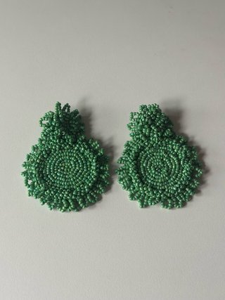 Pendientes verdes de cuentas