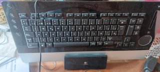 Teclado Logitech Naranja y Negro