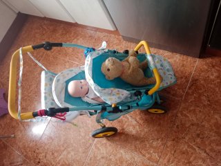 Carrito gemelar de juguete