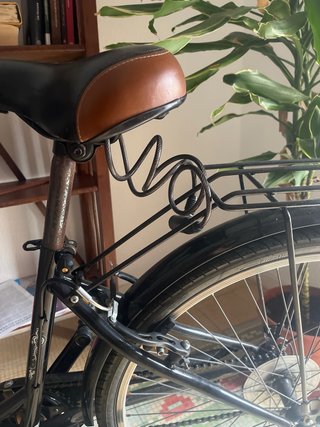 Bicicleta Urbana Clásica Negra con Cesta