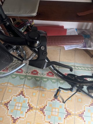 Bicicleta Urbana Clásica Negra con Cesta