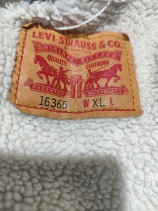 Cazadora Levis borrego azul