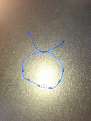 Pulsera de hilo azul