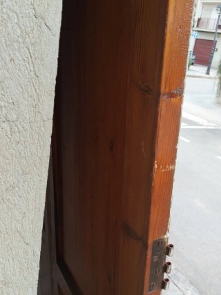 Puertas de madera antiguas estilo clásico