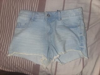 Shorts vaqueros deshilachados , vestidos y top