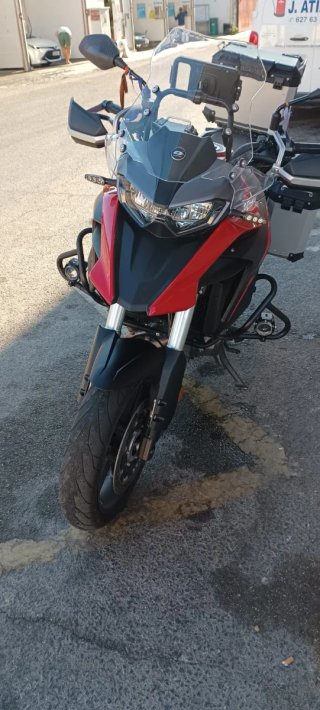 QJMotor SRT700 Adventure 2023 Negra/Roja
