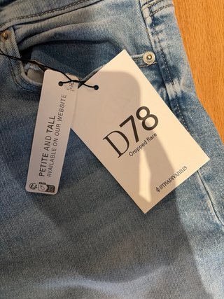 Pantalones vaqueros D78 campana sin estrenar