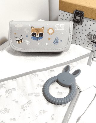 Maletita Regalo Bebé: Set Baño y Aseo + Ropita