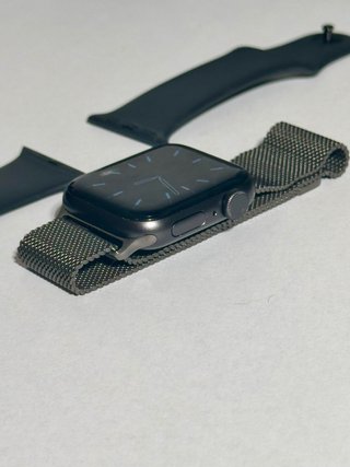 Apple Watch SE Negro + Pulsera Milanese Loop