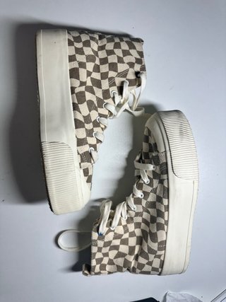 Zapatos estilo converse con plataforma