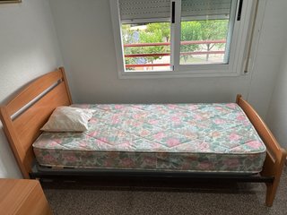 Cama Individual con Estructura de Madera