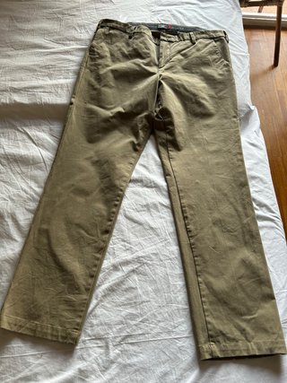 Pantalón Dockers Beige Talla 40/34. Sin estrenar.
