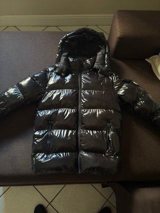 Piumino uomo nero lucido con cappuccio