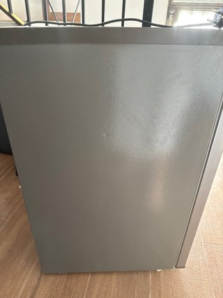 Nevera compacta sin congelador si. Uso apenas