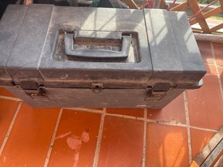 Caja de herramientas con 56 piezas