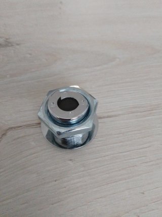 Connettore metallico