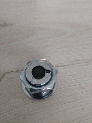 Connettore metallico