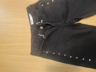 Pantalón Negro con Tachuelas Bershka