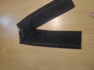Pantalón Negro con Tachuelas Bershka
