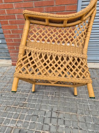 Sillón de ratán tejido
