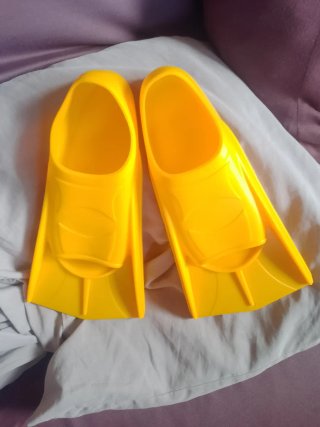 Traje neopreno niño 5-6 años. Con aletas talla S.