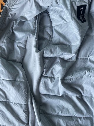 Abrigo Under Armour gris acolchado original
