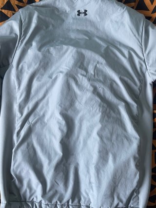 Abrigo Under Armour gris acolchado original