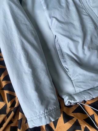Abrigo Under Armour gris acolchado original