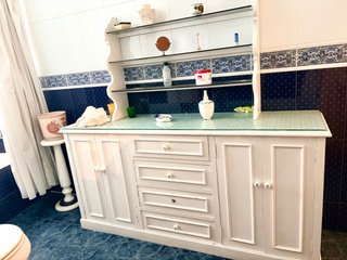 Mueble de baño de madera blanco