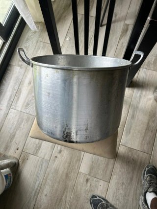 Olla grande de aluminio
