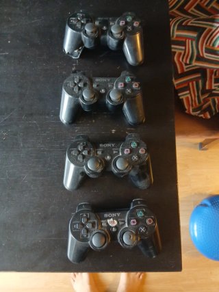 PS3 + muuuuchos juegos + 3 mandos