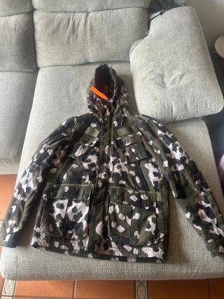 Chaqueta de Invierno con Capucha