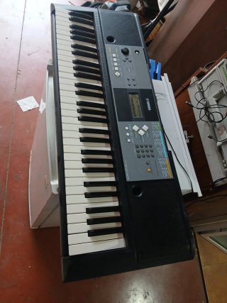 Teclado Yamaha PSR E233