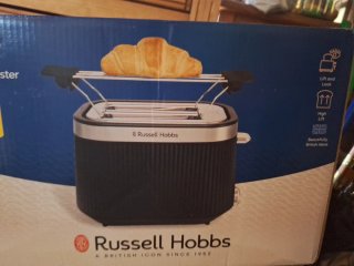 Gran Tostadora Russell Hobbs Negra y Plata