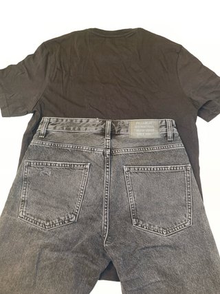 Conjunto Camiseta Negra y Bermuda Pull&Bear