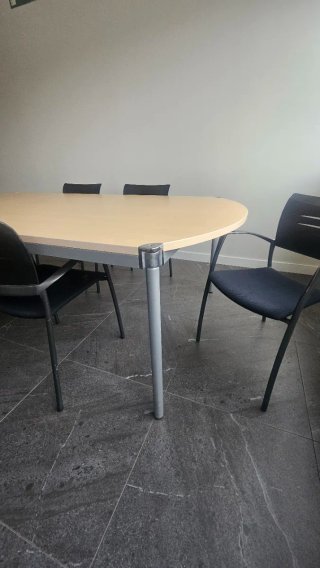 Mesa de Reuniones y 6 Sillas Dynamobel